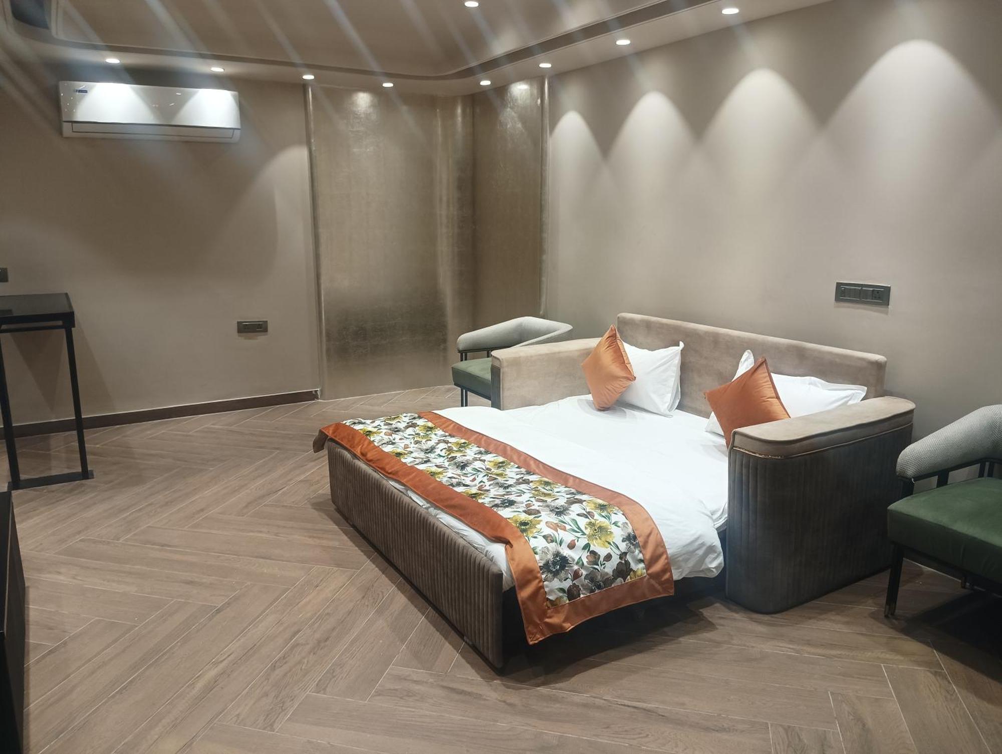 Hotel Cullinan By Qotel Janakpuri Delhi  Exterior photo