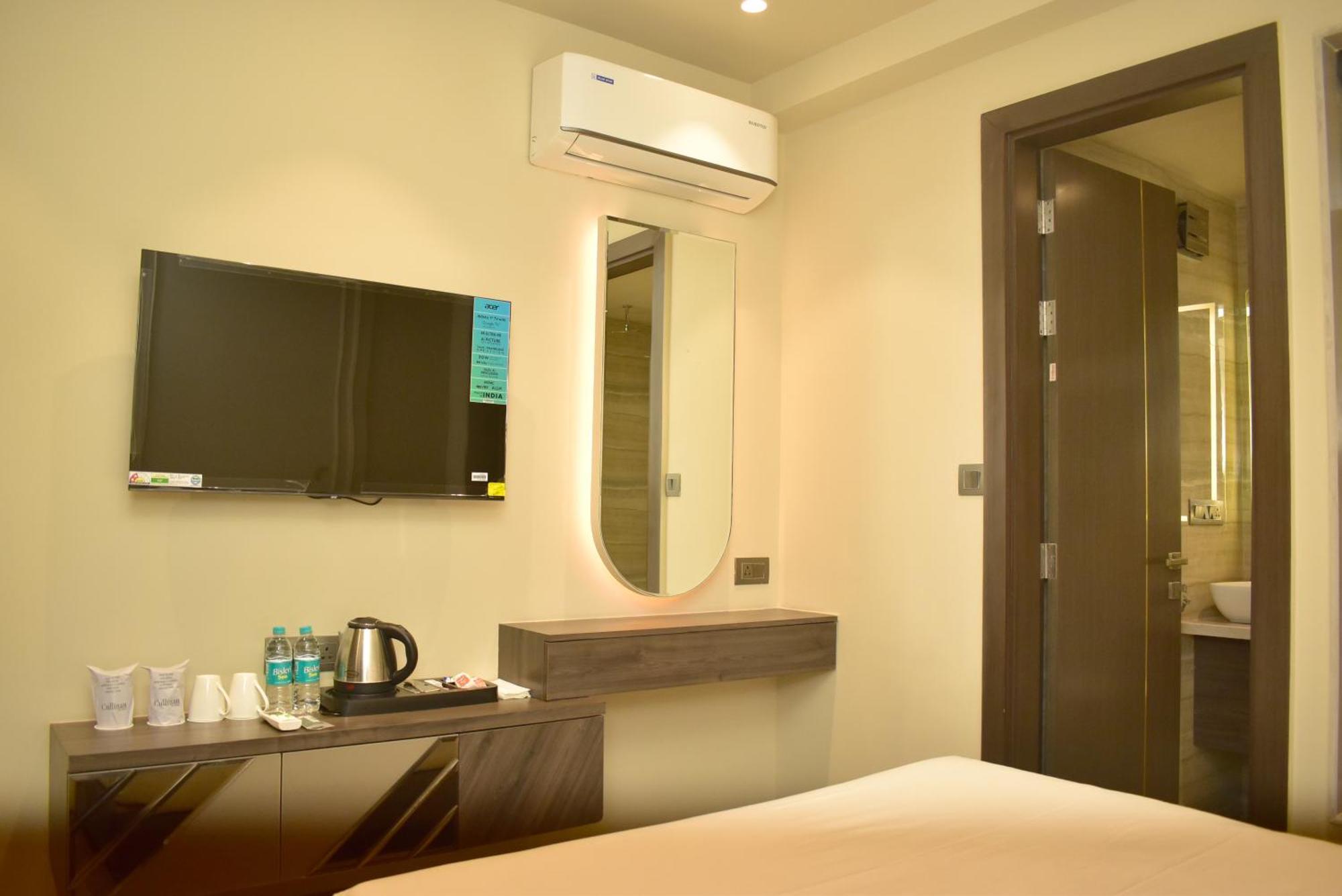 Hotel Cullinan By Qotel Janakpuri Delhi  Exterior photo