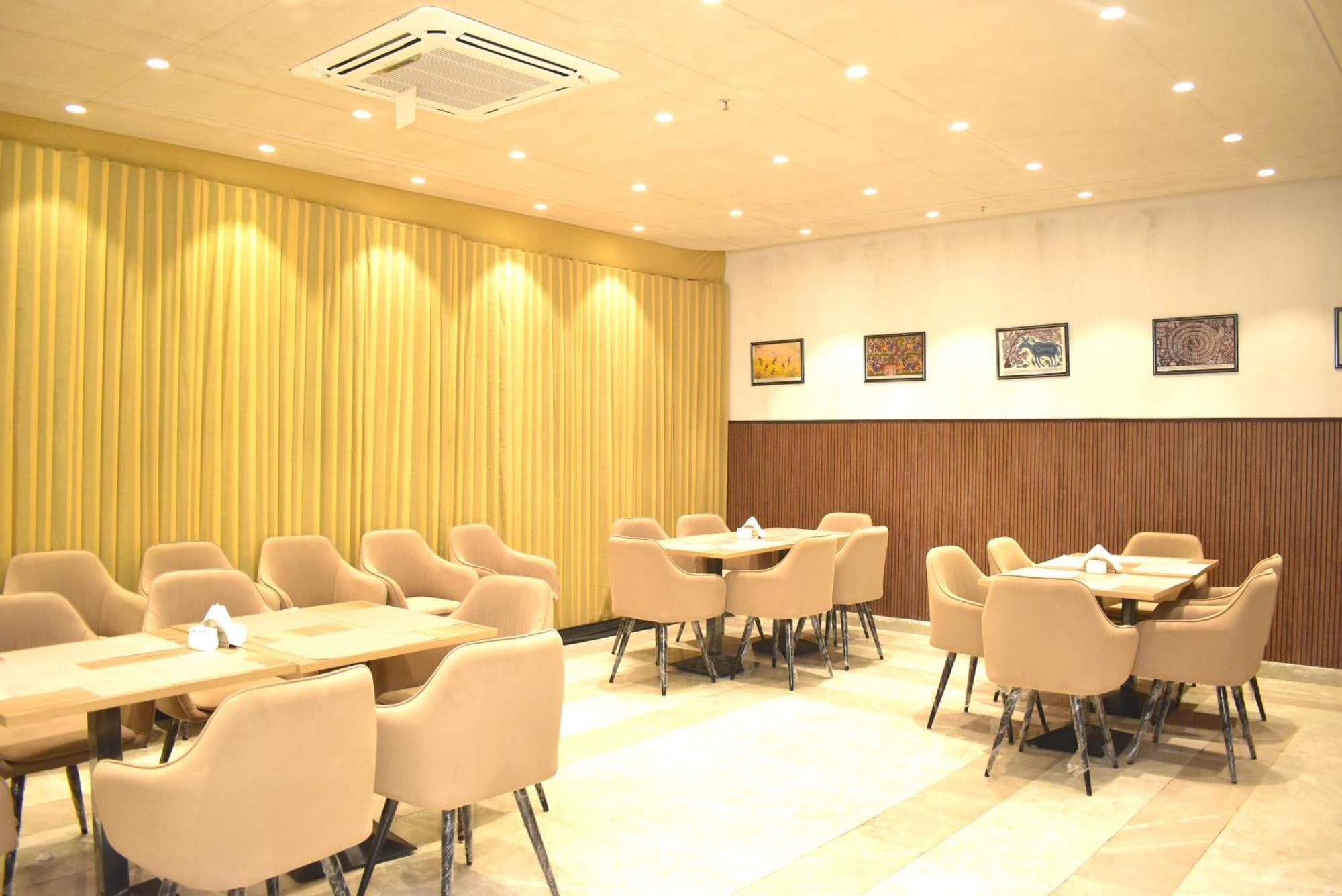 Hotel Cullinan By Qotel Janakpuri Delhi  Exterior photo