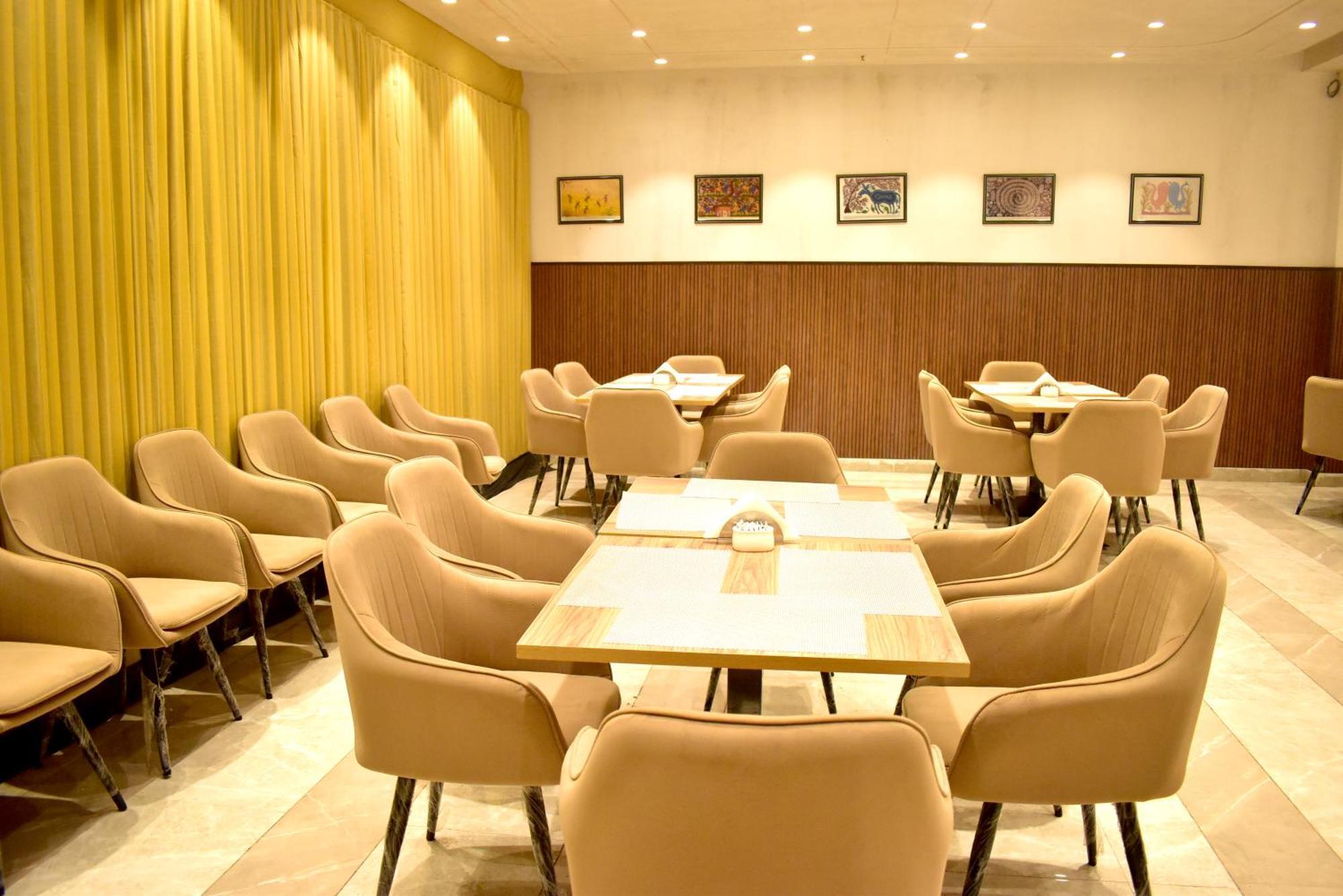 Hotel Cullinan By Qotel Janakpuri Delhi  Exterior photo