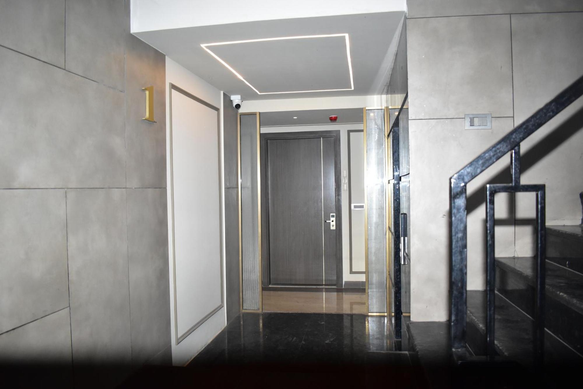 Hotel Cullinan By Qotel Janakpuri Delhi  Exterior photo