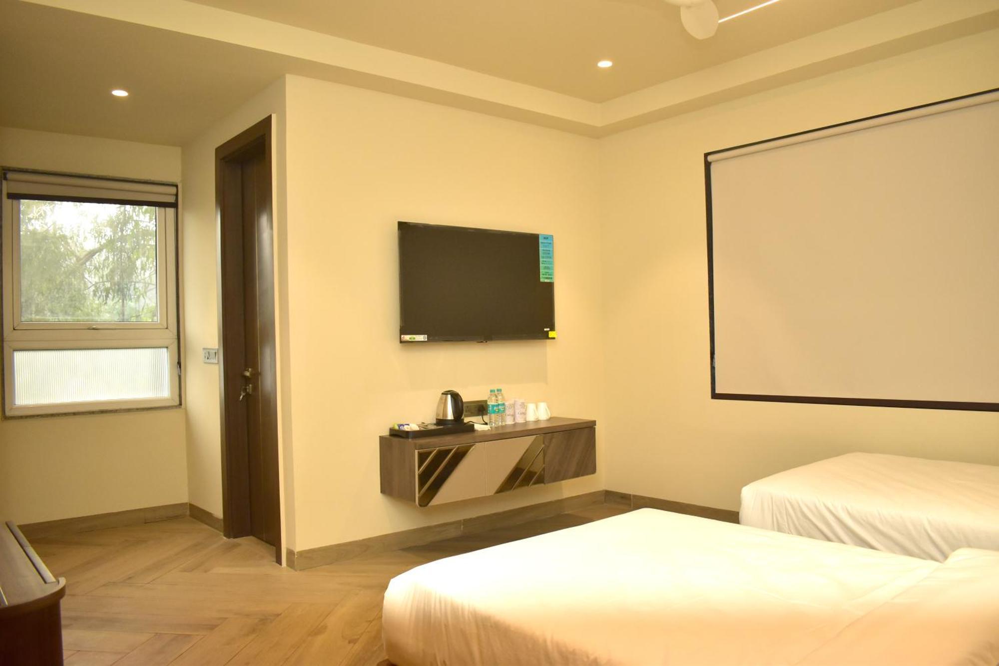 Hotel Cullinan By Qotel Janakpuri Delhi  Exterior photo